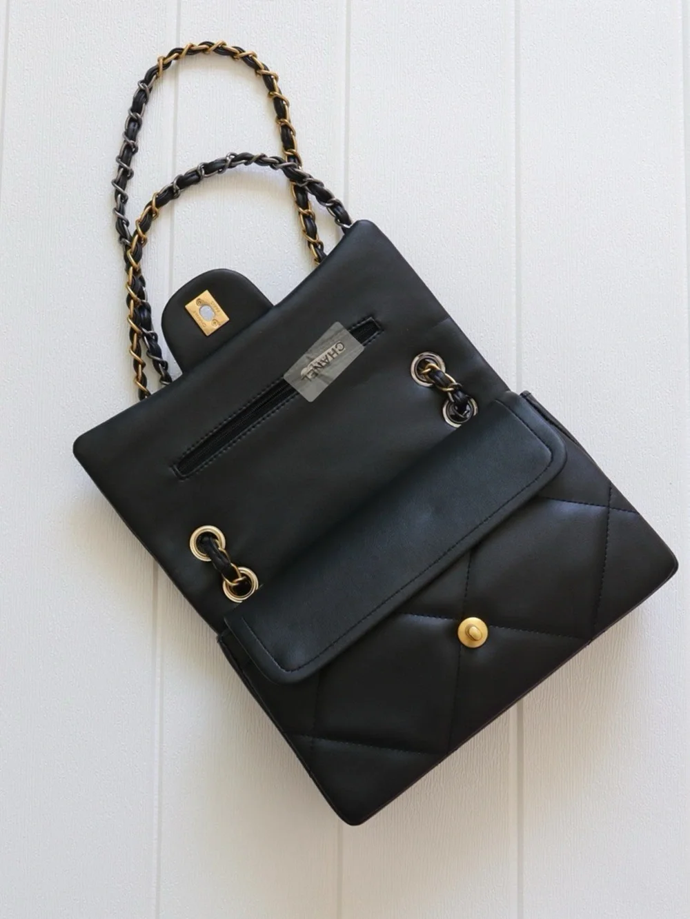 CHANEL Black Quilted Shoulder Bag with Gold Chain